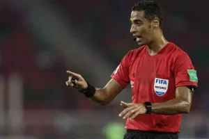 “تعيين أمين عمر حكماً لمباراة الأهلي وفاركو رسمياً”