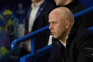 ليفربول يواجه كريستال بالاس: سلوت يسعى لتحقيق إنجاز تاريخي في ختام الموسم