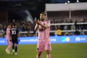 ألبا يكشف كواليس مواجهة الأهلي وزمالته مع ميسي وتنافسه في مونديال الأندية