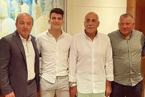 زيزو يكشف: حسين لبيب عرض عليّ “فيلا” للتجديد ووالدي يستحق العمولة