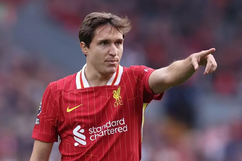 أزمة كييزا: ليفربول وسلوت يتمسكان باللاعب وقرارات حاسمة في الأفق