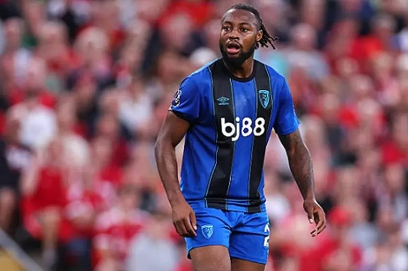 العنصرية في الملاعب: أزمة مباراة ليفربول وبورنموث وتأثيرها على المجتمع