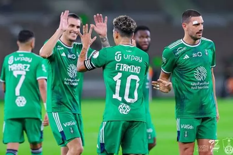 تحليل استراتيجي للموعد والقناة الناقلة لمباراة الأهلي والقادسية في كأس السوبر السعودي