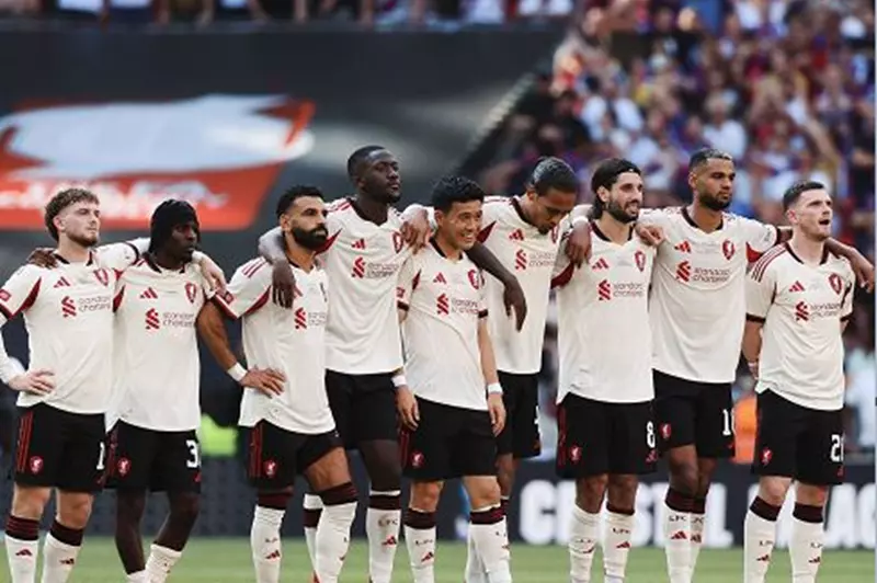 توقعات تشكيل ليفربول في بداية البريميرليج مع صفقات جديدة وصلاح أساسي