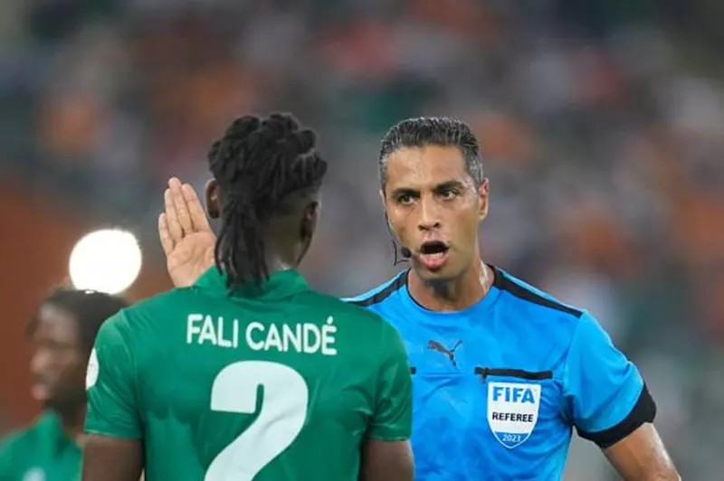 طاقم حكام مصري يقود مباراة كينيا وجامبيا في تصفيات كأس العالم 2026
