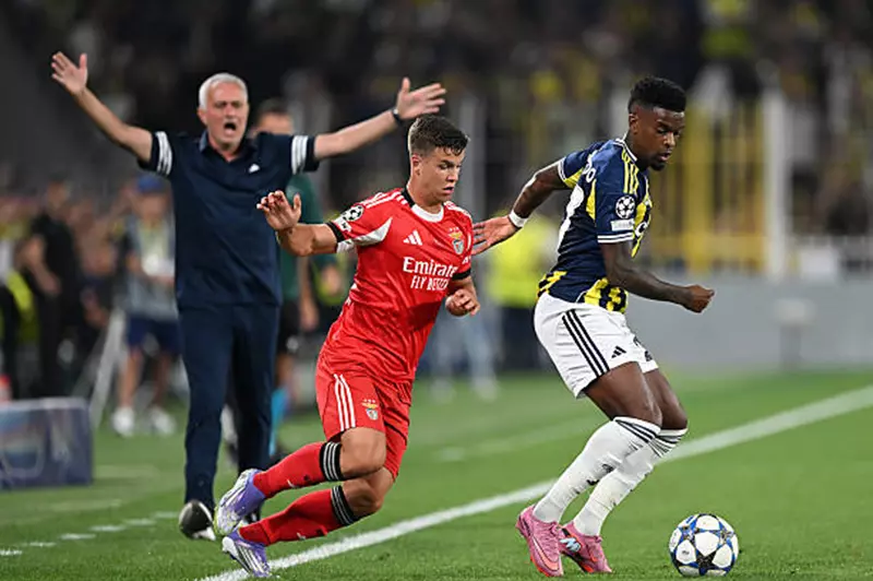 مورينيو يفشل في التأهل لدوري الأبطال بعد تعادل فنربخشة وبنفيكا